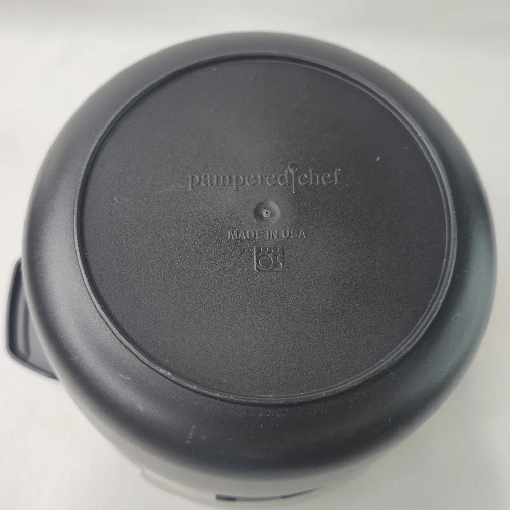 Pampered Chef Micro Cooker Microwave Steamer Large 8 Cup 2 Quart White Lid